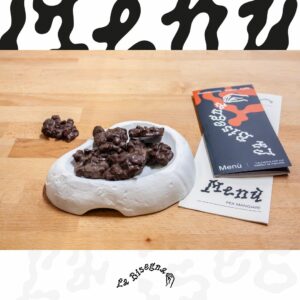 Cioccolatini fondenti di frutta secca caramellata