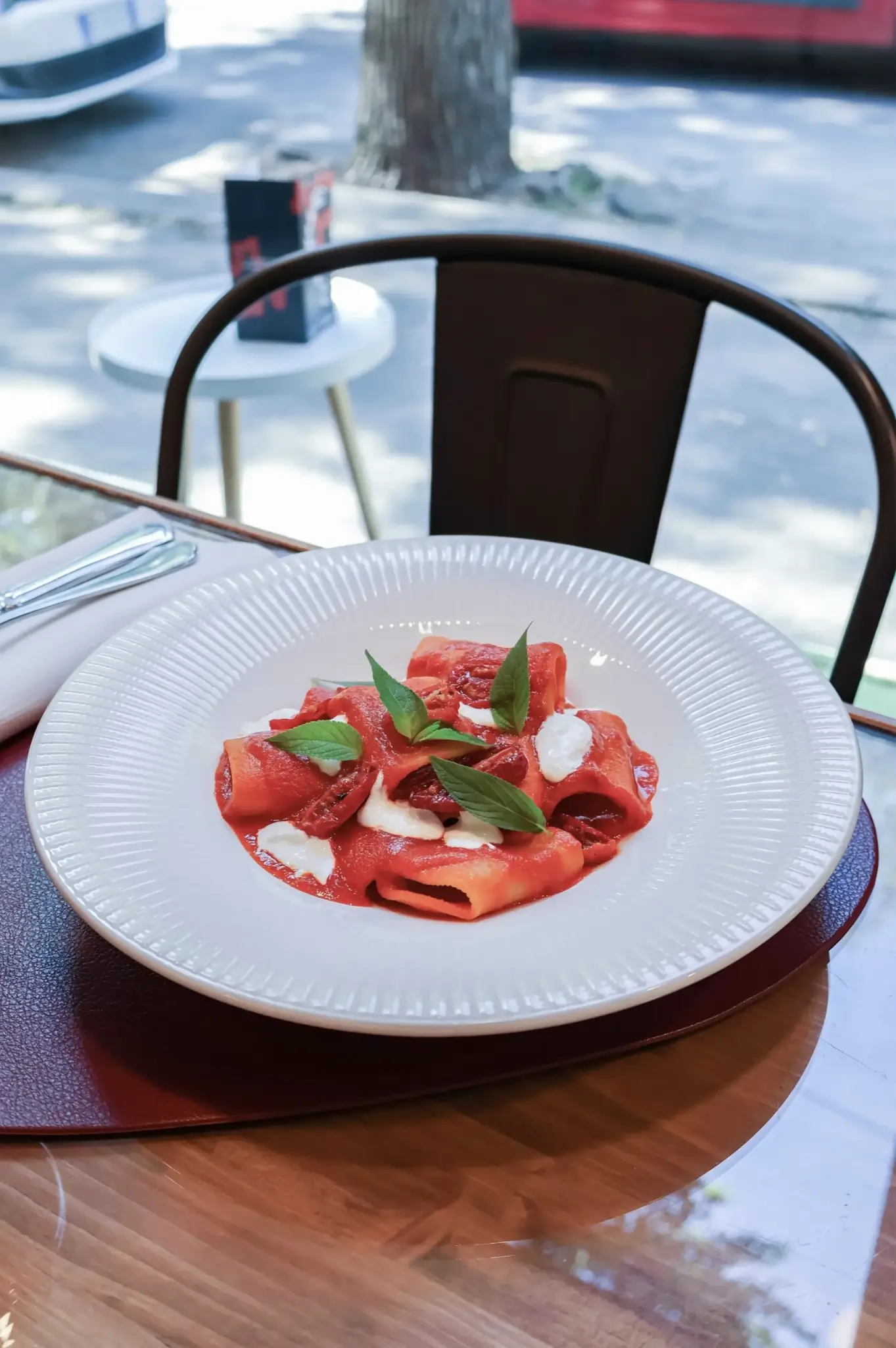 Principali – Paccheri Masciarelli, salsa all’arrabbiata, pomodorini arrosto e stracciatella