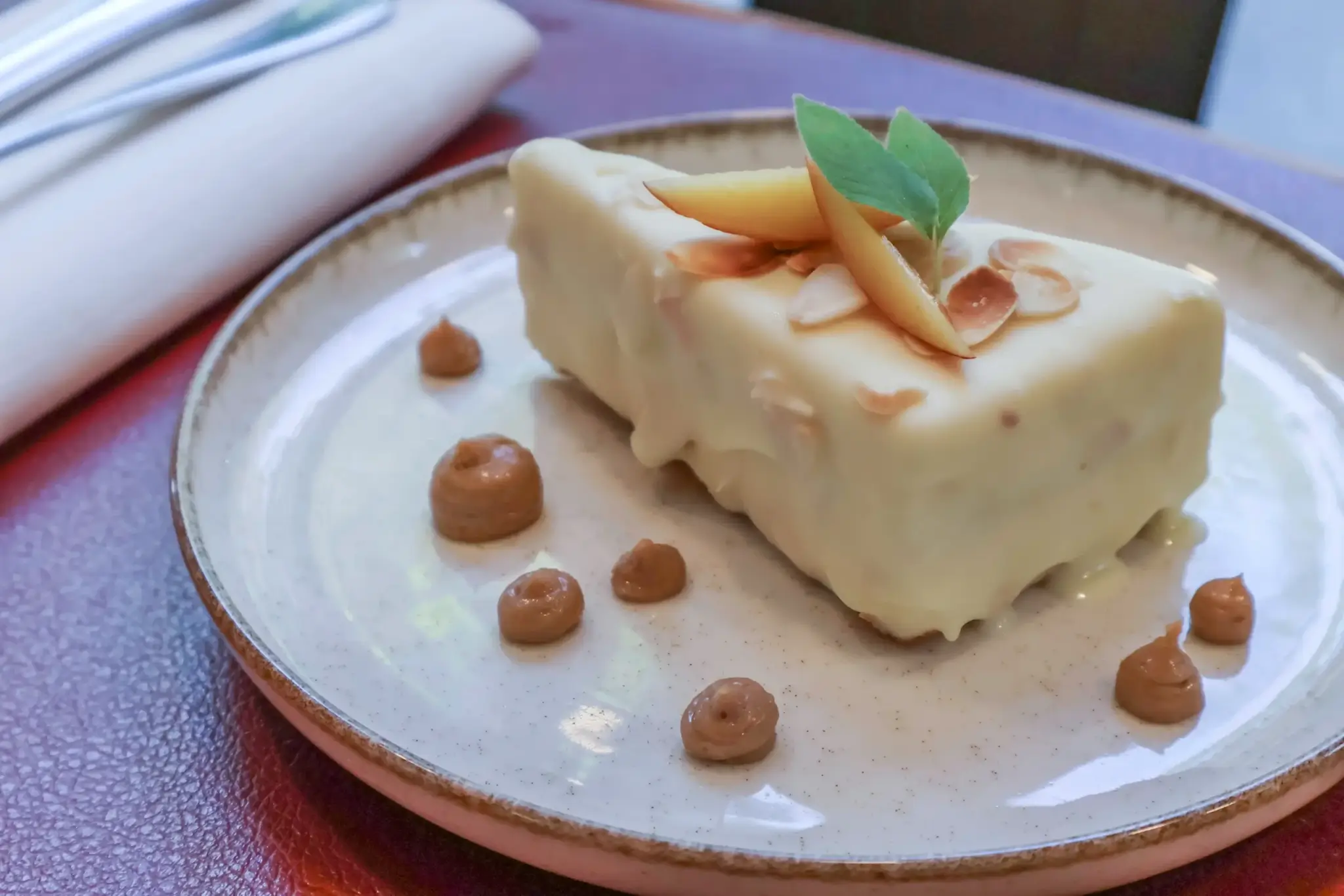 Dolci - Mousse alle pesche bianche con cremoso alla mandorla