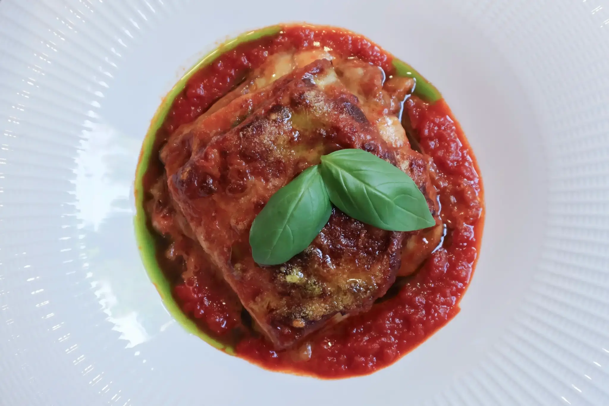 Principali - Parmigiana di melanzane con salsa di pomodoro